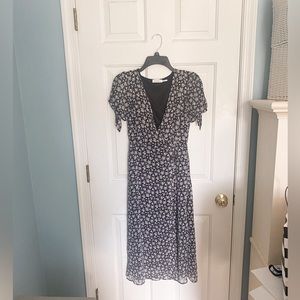 Super cute boutique tie sleeve midi dress